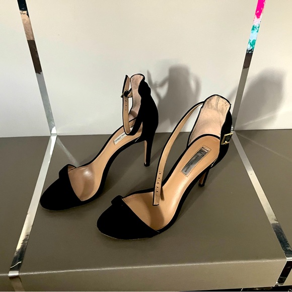 Block Heels - Picture 5 of 9